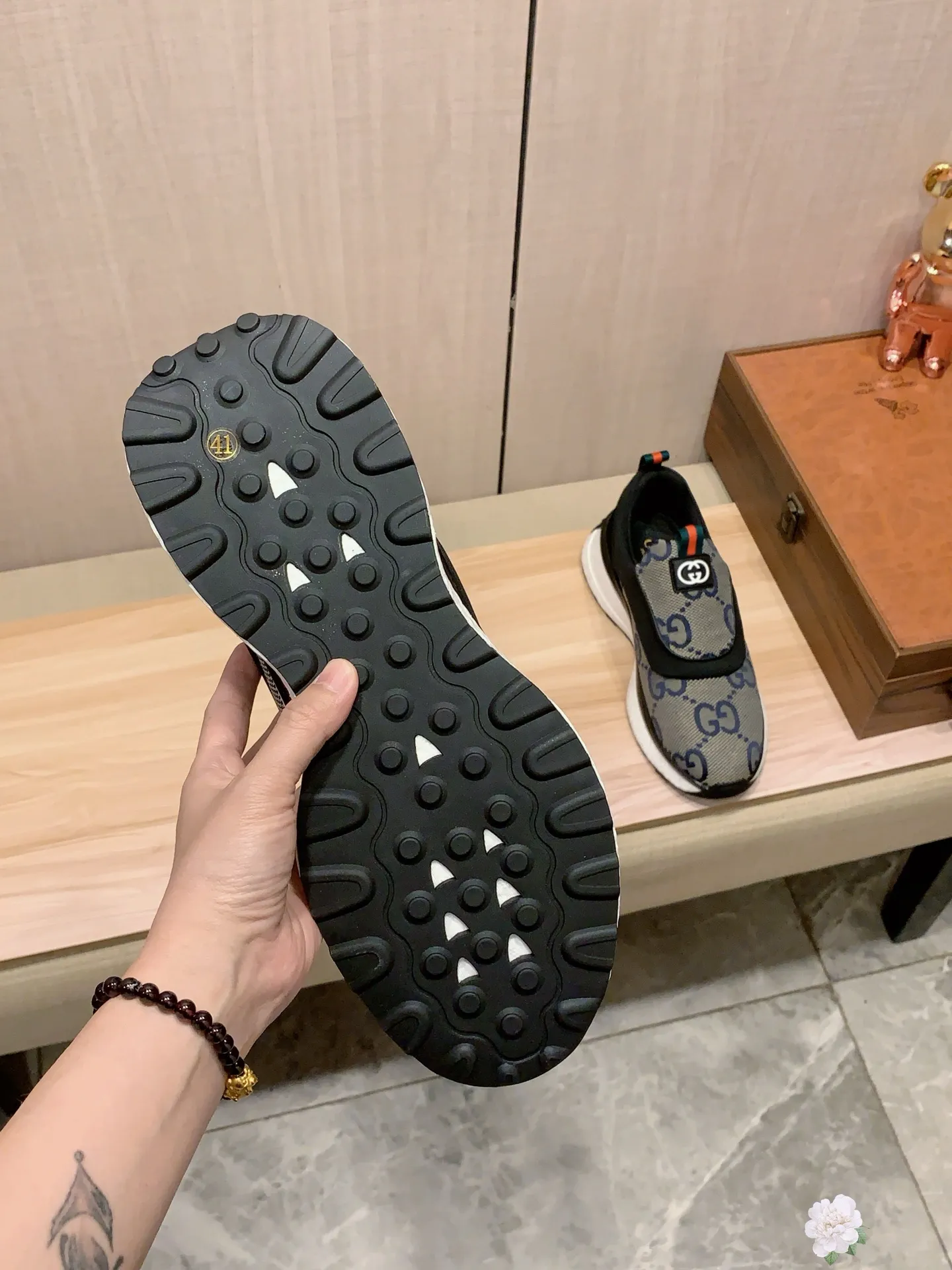 Men's men's shoes💰460💰💰🎩🎩[Lightning][Lightning] "Gucci*" The latest • popular casual shoes, top brand [seduce] luxury ~ purchasing agency, top ~ quality. [Strong] The upper is made of imported breathable cowhide with woven material ➕ breathable sheepskin feet (•) and fine workmanship. The original stylish and stylish soft rubber wear-resistant and non-slip outsole is light and comfortable on the feet. The real thing looks better when photographed. 004: Size: 38-44, 3️⃣ colors selected